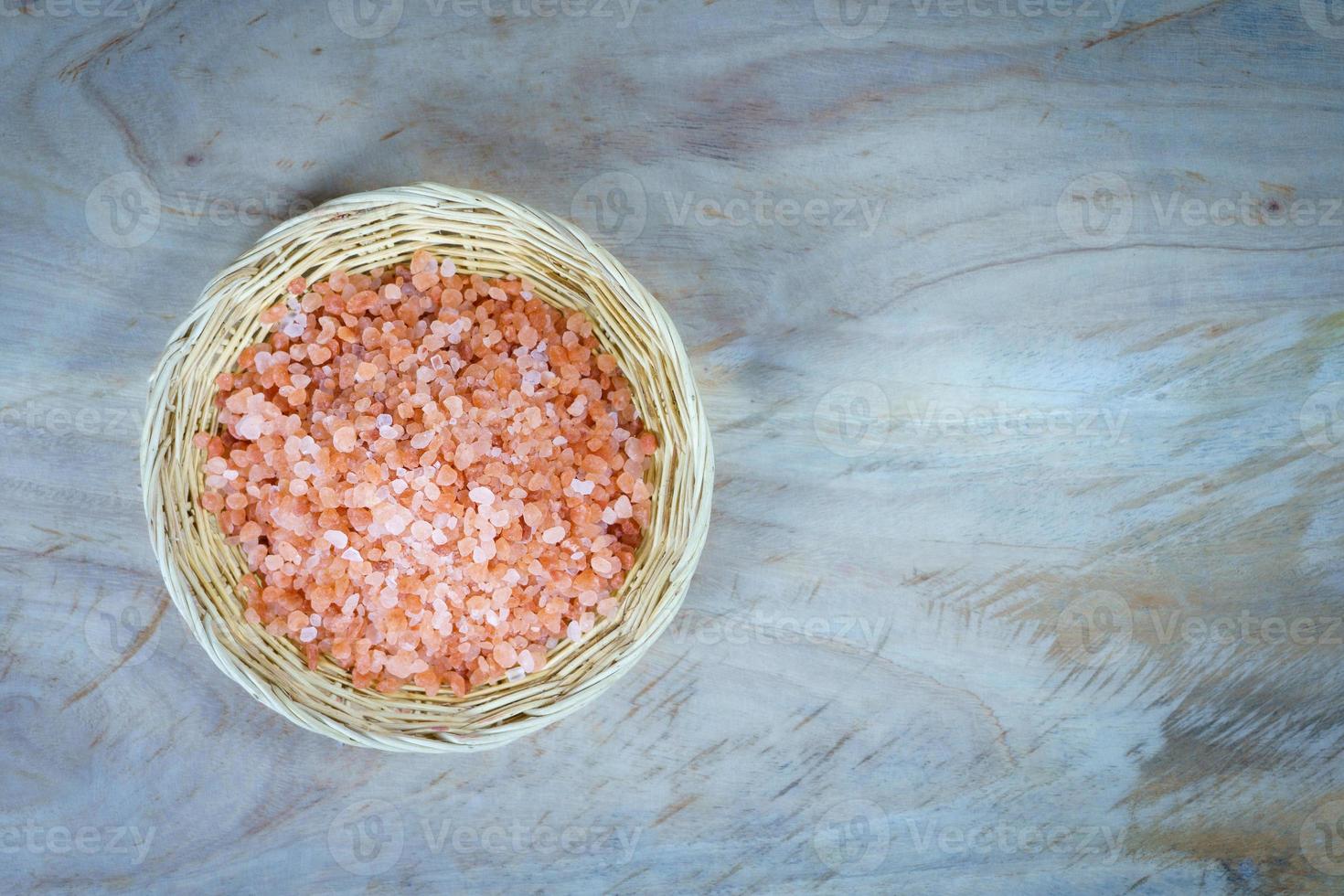 sal do himalaia rosa dieta para perda de peso saudável, sal do himalaia originado no himalaia no paquistão. tem uma cor rosa porque contém óxido de ferro. foto