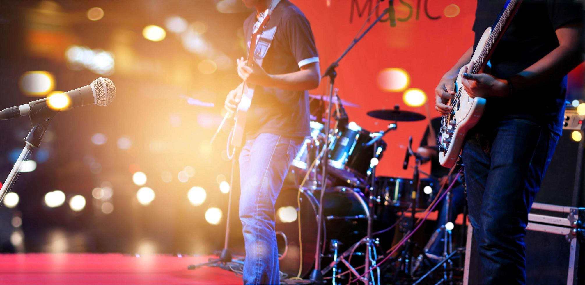 guitarrista no palco para o conceito de fundo, suave e desfocado foto