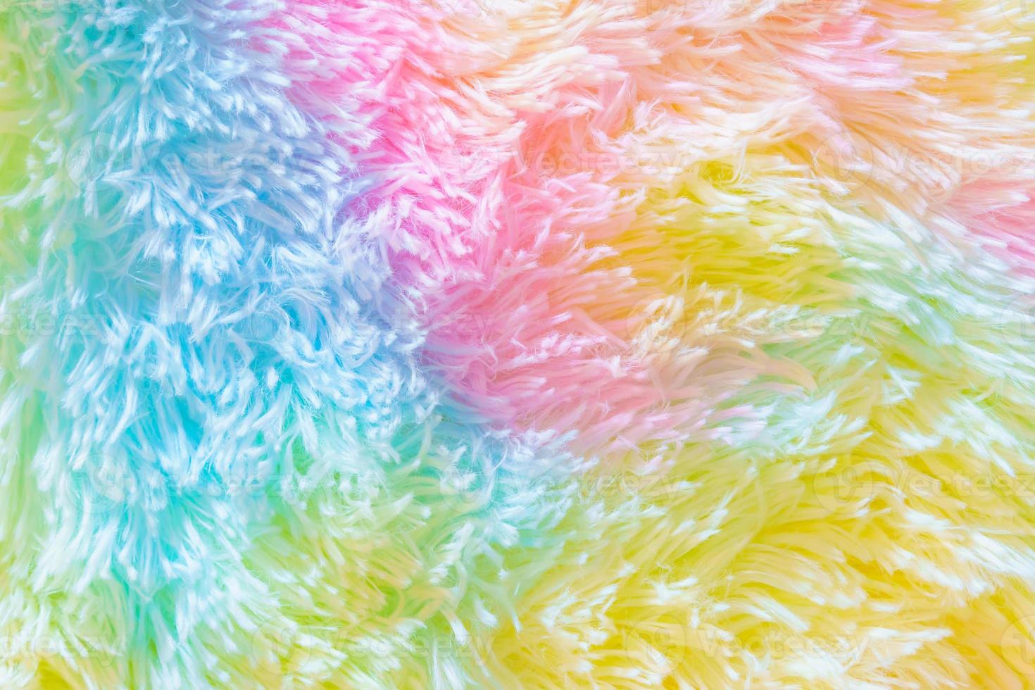 lindos tapetes multicoloridos com textura de pelo. foto