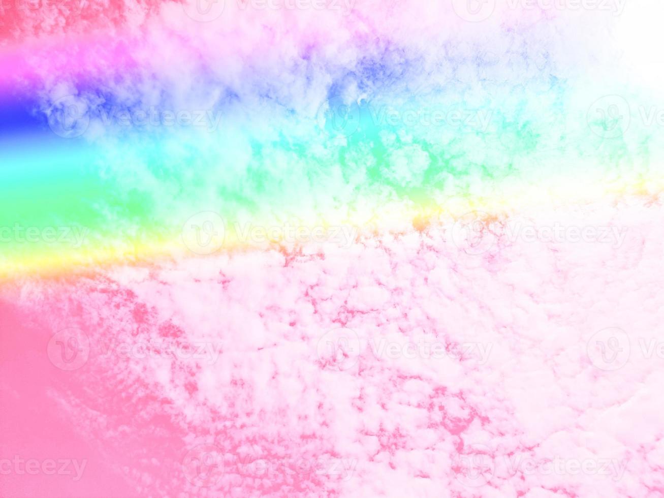 beleza doce pastel rosa verde colorido com nuvens fofas no céu. imagem multicolorida do arco-íris. luz de crescimento de fantasia abstrata foto