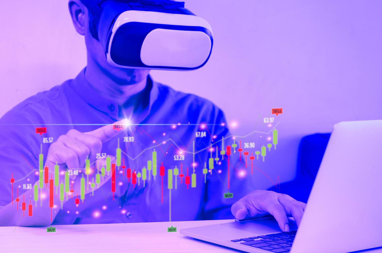 homem usando óculos vr toque virtual tela metaverse tecnologia internet connection.finance e conceito de investimento empresarial. fundos de investimento em ações e criptomoedas foto