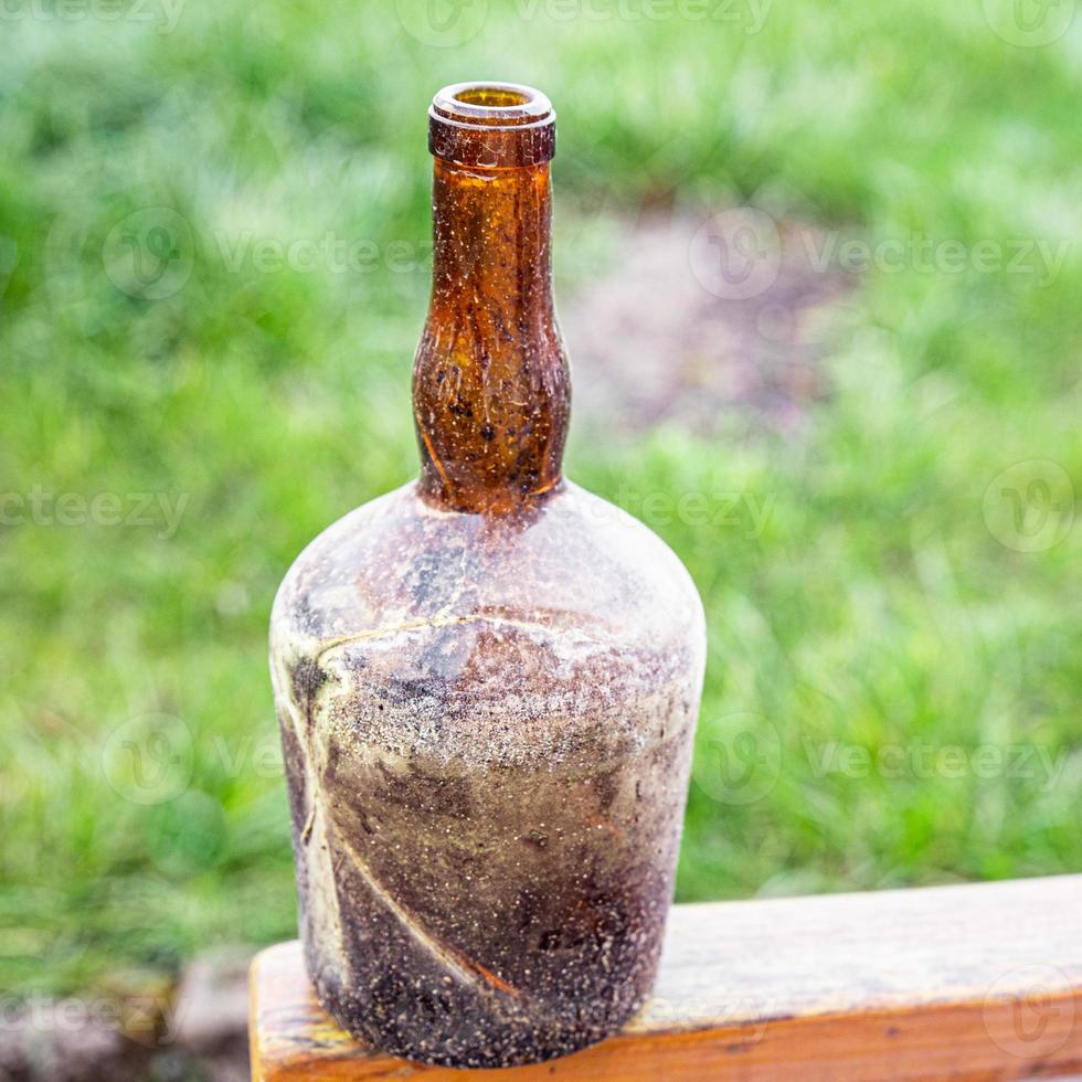 garrafa vidraria vintage, garrafa de vidro para vinho utensílios de cozinha sujos vazios copie comida de espaço foto