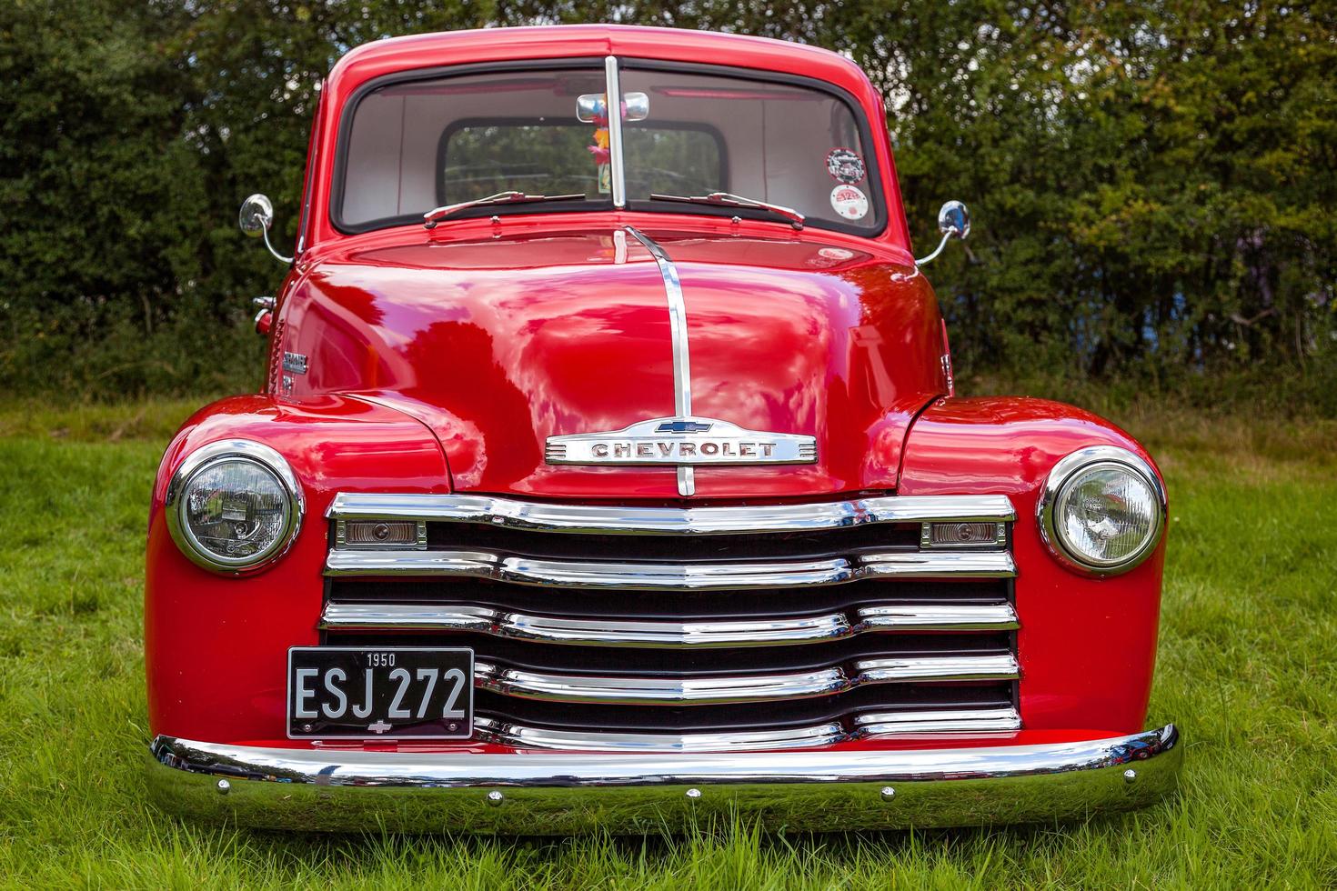 Rudgwick, Sussex, Reino Unido, 2011. Chevrolet vermelho velho na feira de vapor de Rudgwick em Rudgwick Sussex em 27 de agosto de 2011 foto