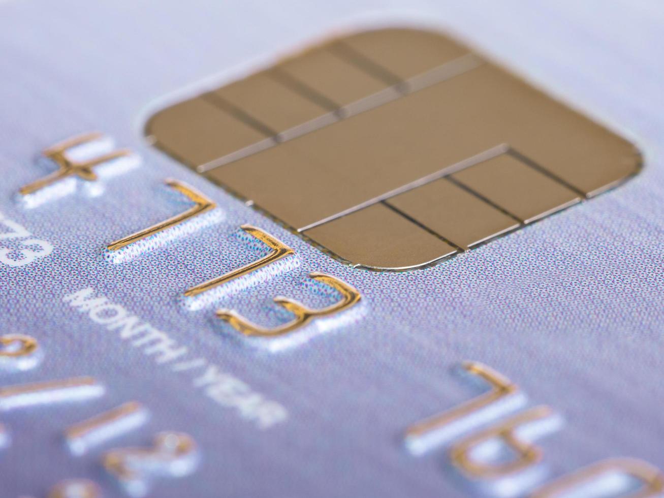 cartão de crédito platina com foco seletivo micro chip foto