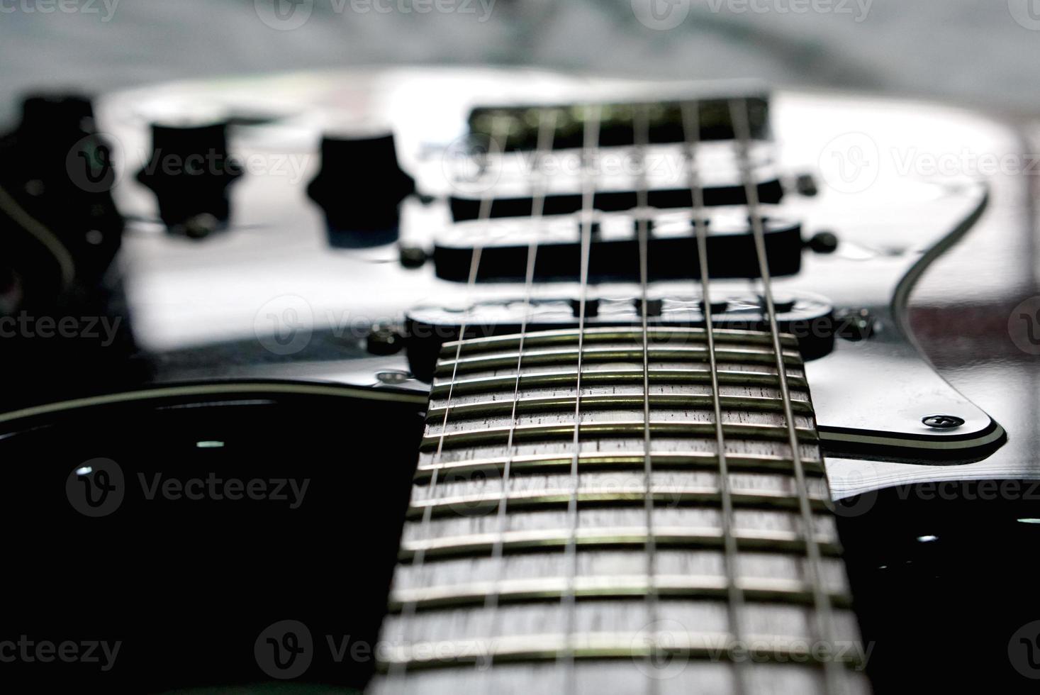 guitarra elétrica, close-up no fundo, usado para tocar música e notas, para cantar uma música, macro resumo foto