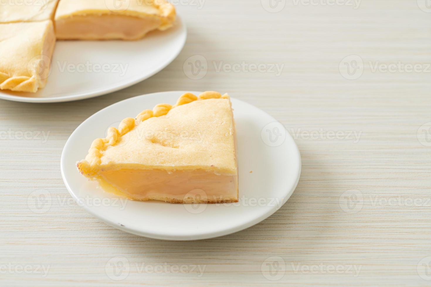 torta de palmeira no prato foto