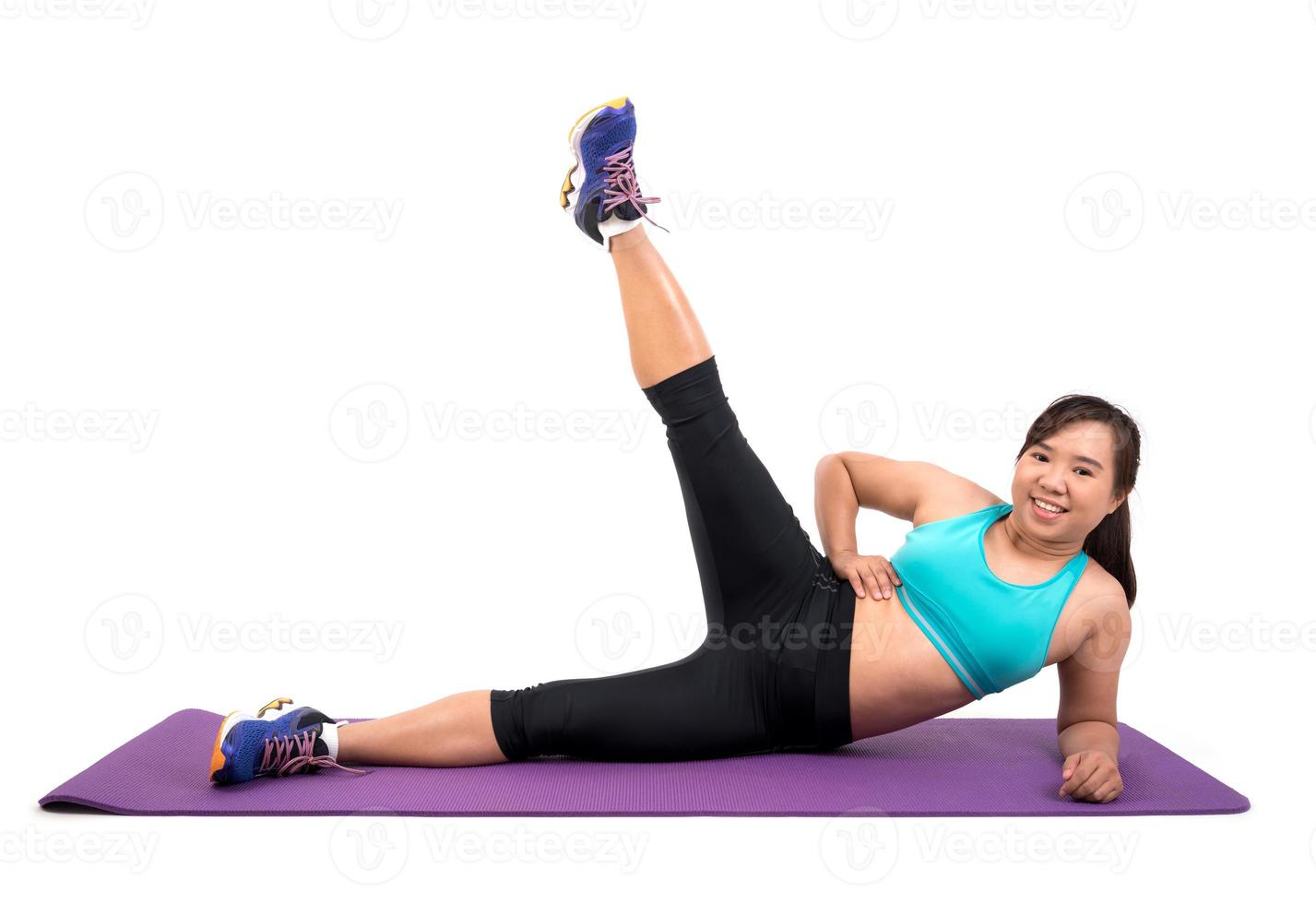 mulher gordinha fazendo fitness foto