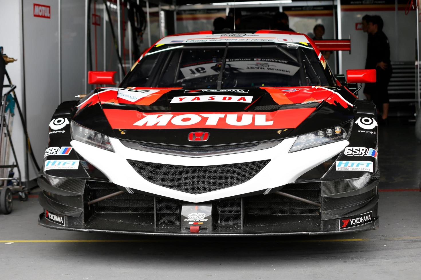 buriram tailândia 7 de outubro de corrida de equipe durante o autobacs super gt round7 burirum united super gt race no circuito internacional de chang, super gt race 2017, em buriram, tailândia. foto