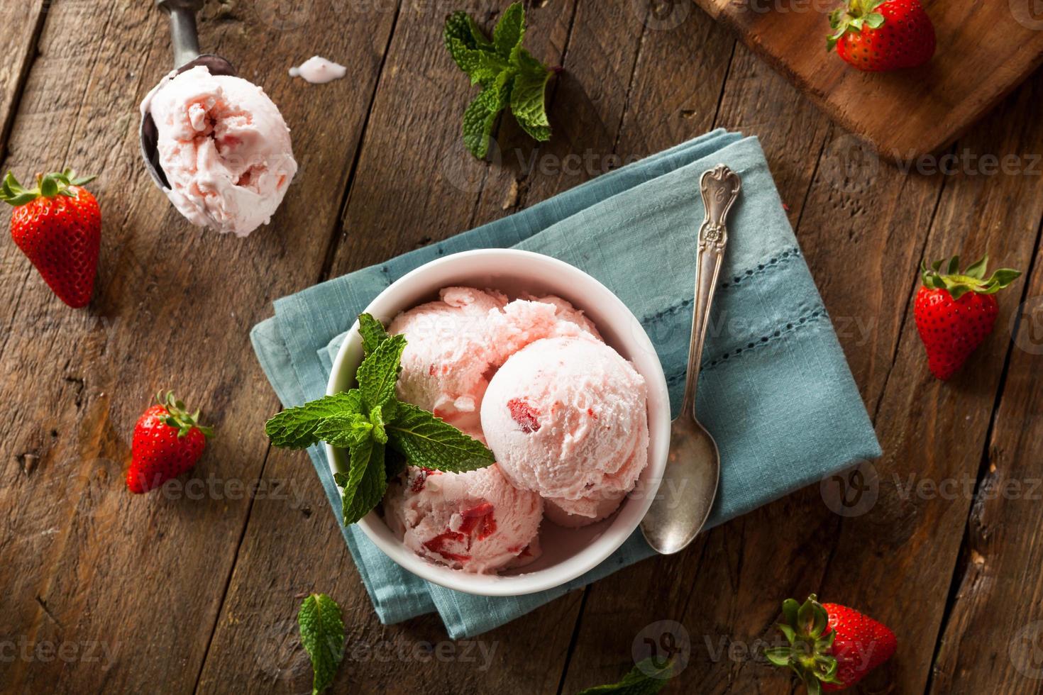 sorvete de morango frio foto