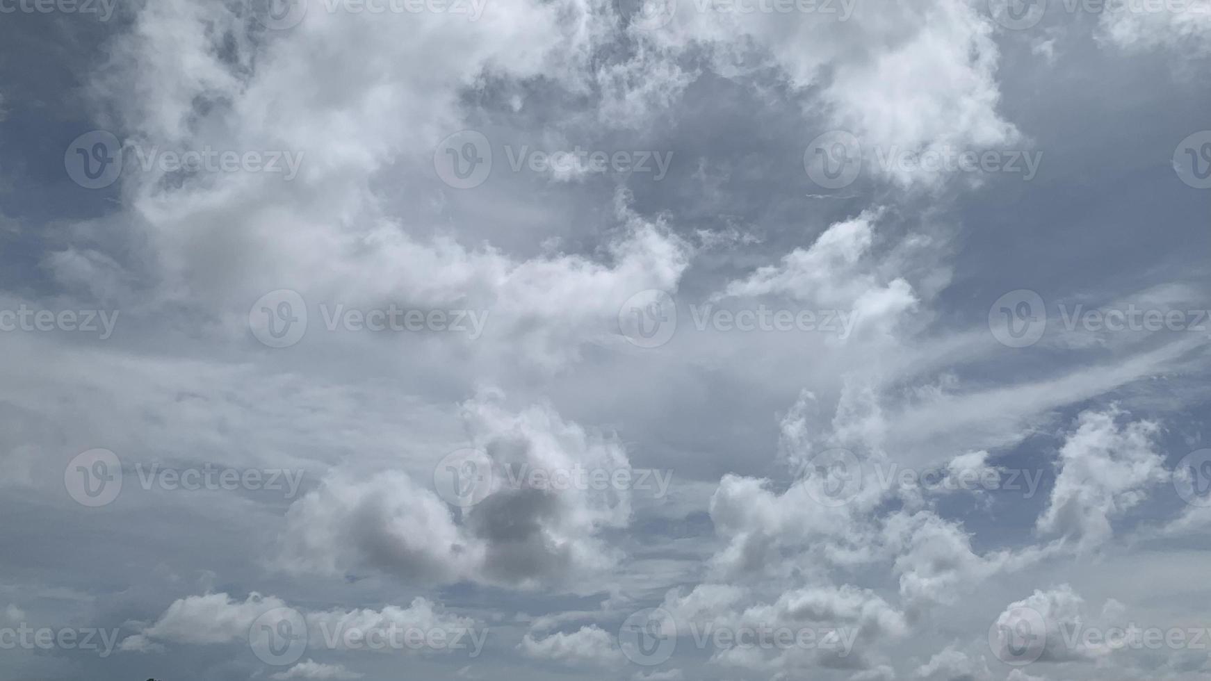 fundo do céu com nuvens, lindas nuvens foto