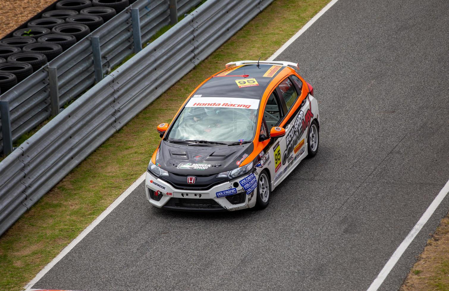 buriram tailândia 7 de outubro de corrida de equipe durante o autobacs super gt round7 burirum united super gt race no circuito internacional de chang, super gt race 2017, em buriram, tailândia. foto