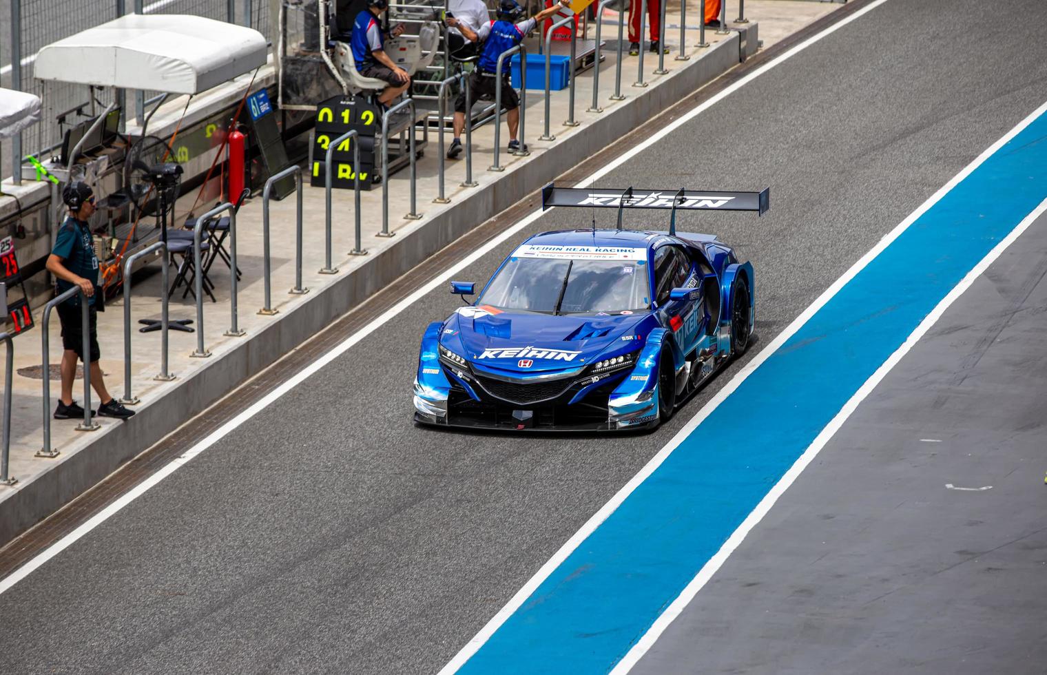 buriram tailândia 7 de outubro de corrida de equipe durante o autobacs super gt round7 burirum united super gt race no circuito internacional de chang, super gt race 2017, em buriram, tailândia. foto