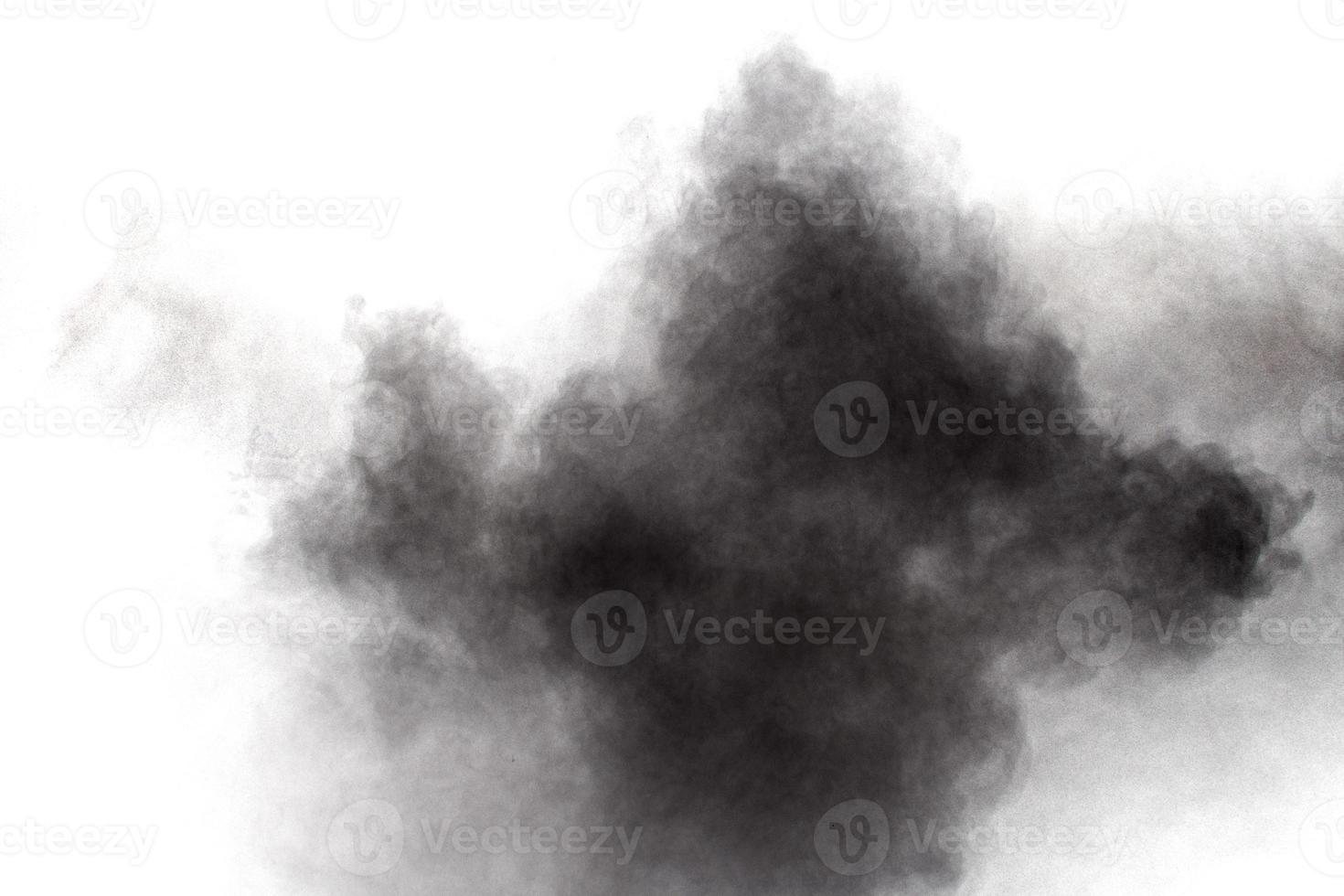 explosão de pó preto em partículas de poeira background.black branco respingo. foto