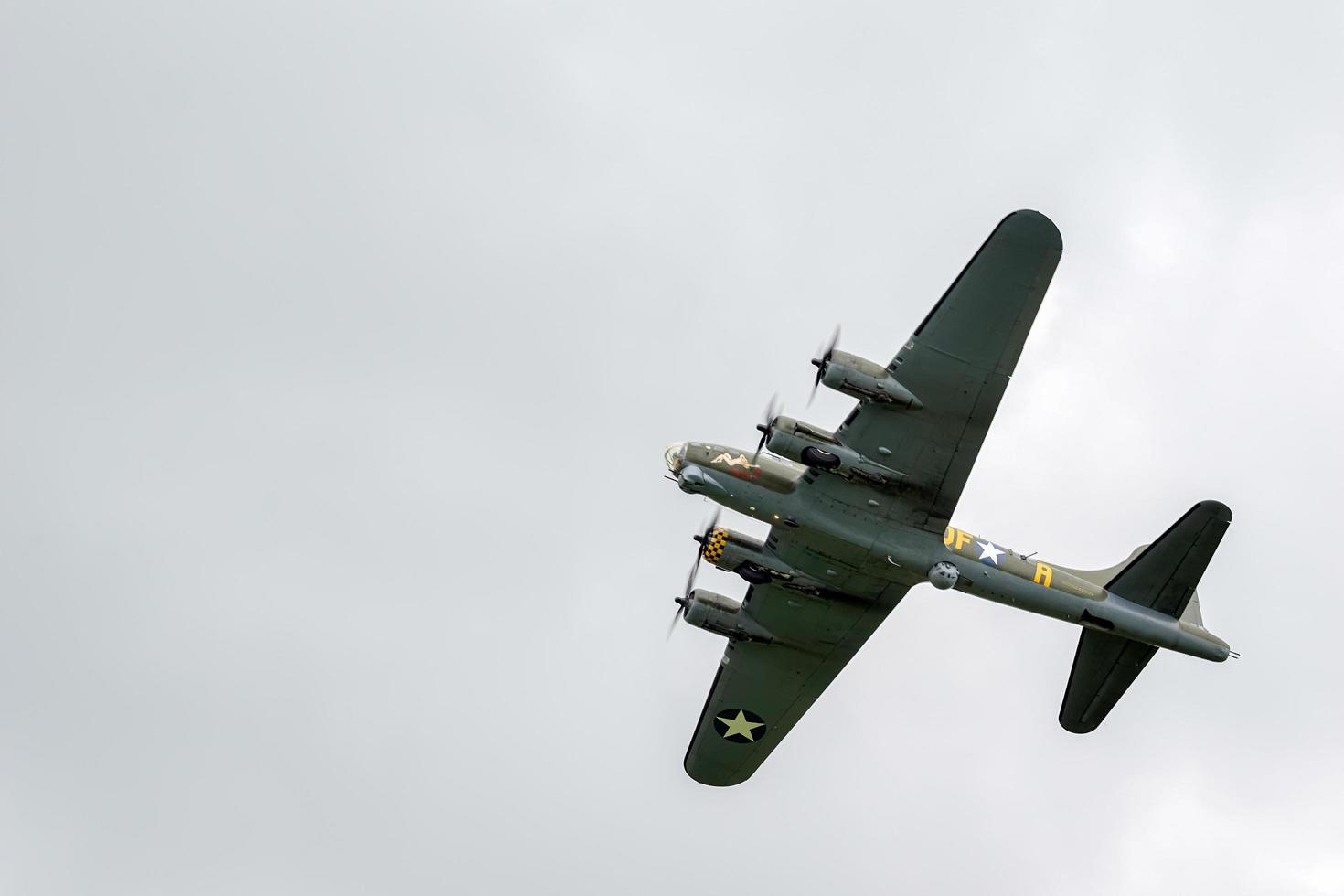 shoreham-by-sea, reino unido, 2014. sally b boeing b17 bombardeiro foto