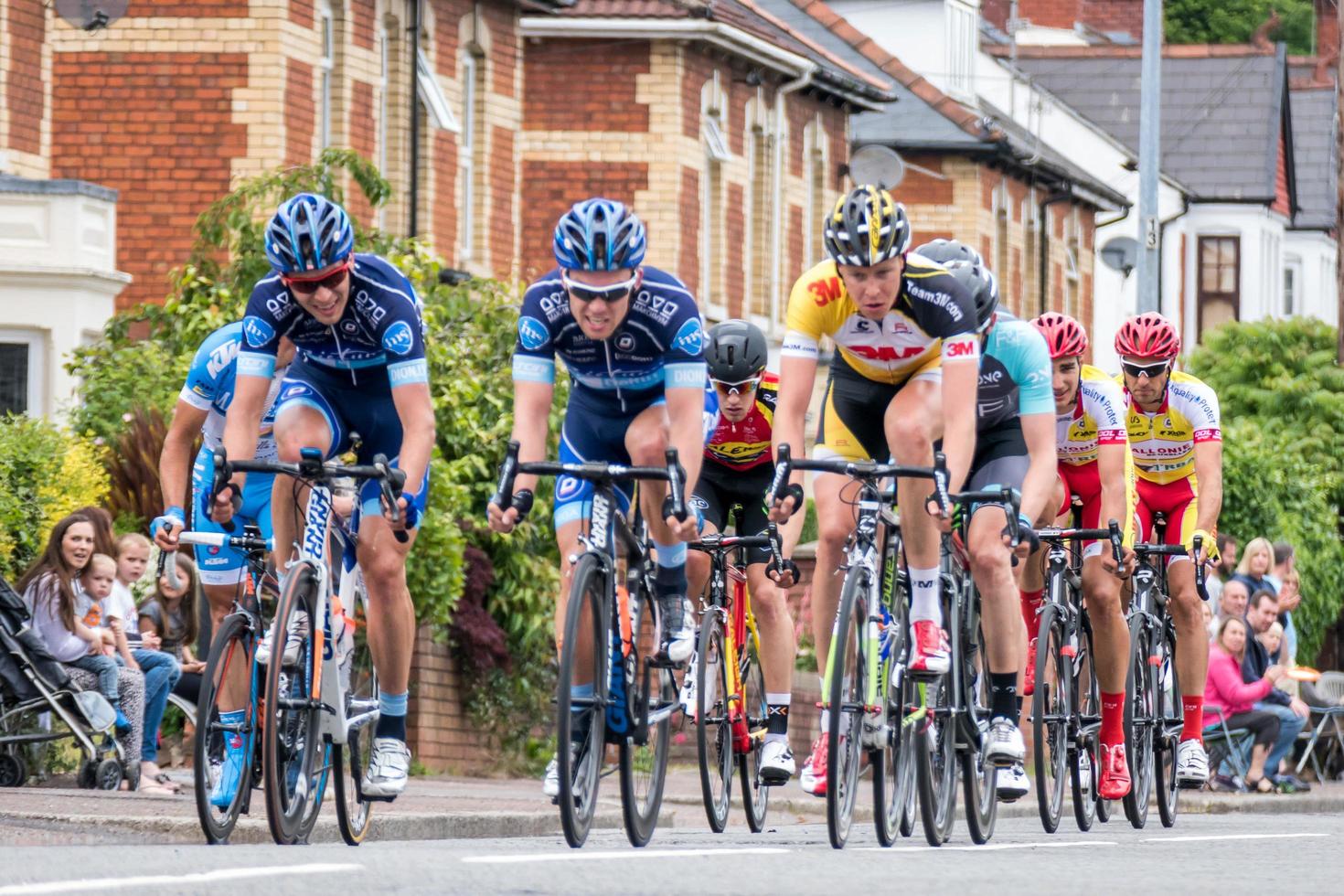 cardiff, gales, reino unido, 2015. ciclistas no evento de ciclismo velothon foto