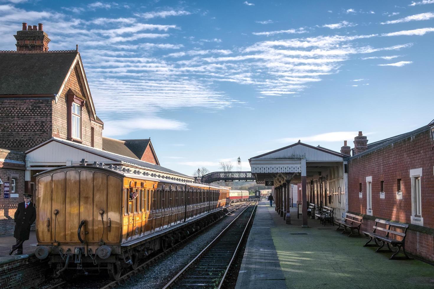 Sheffield Park, East Sussex, Reino Unido, 2014 carruagens esperando o trem chegar na estação de Sheffield Park foto