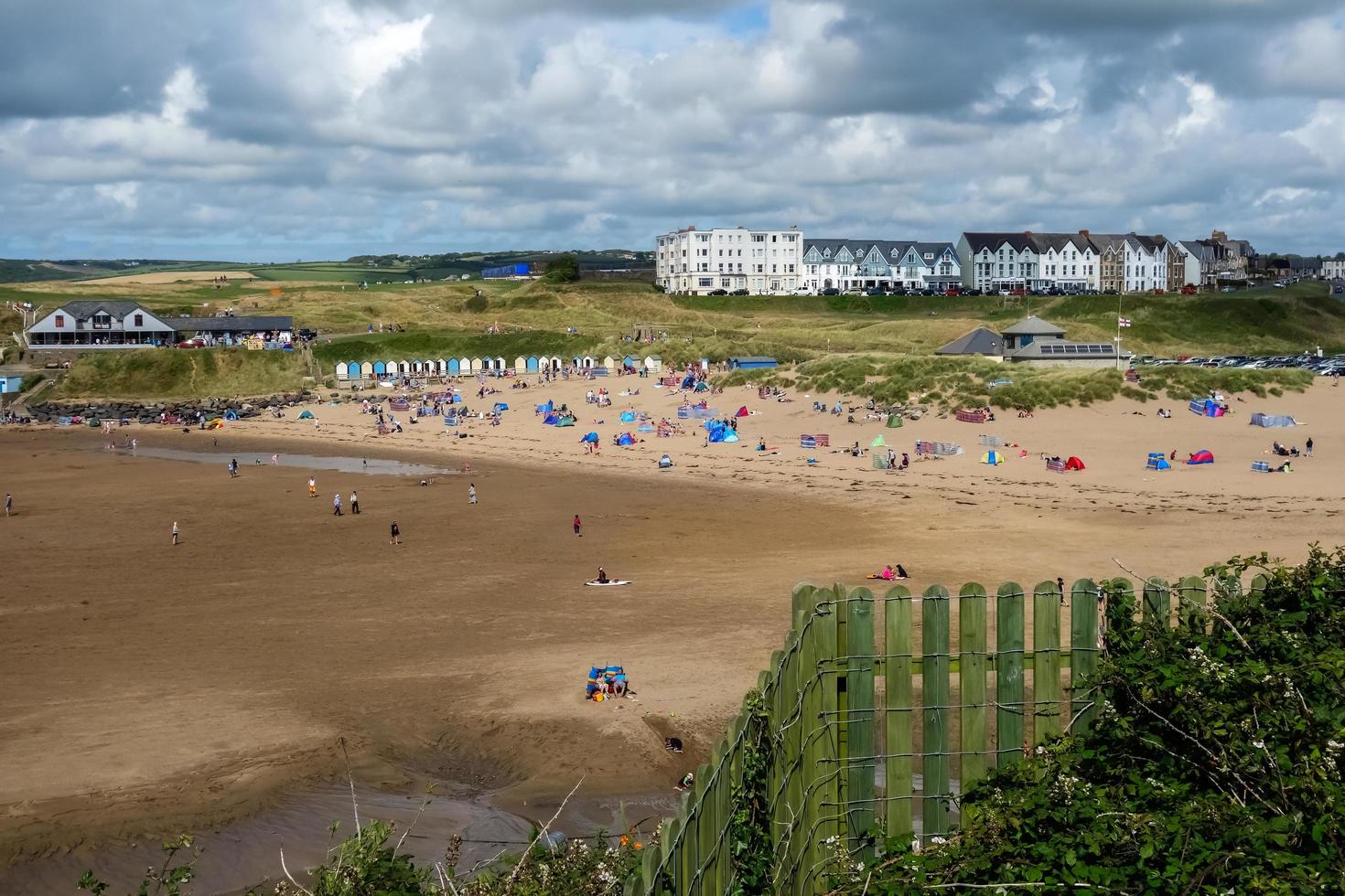 a praia de bude em cornwall foto