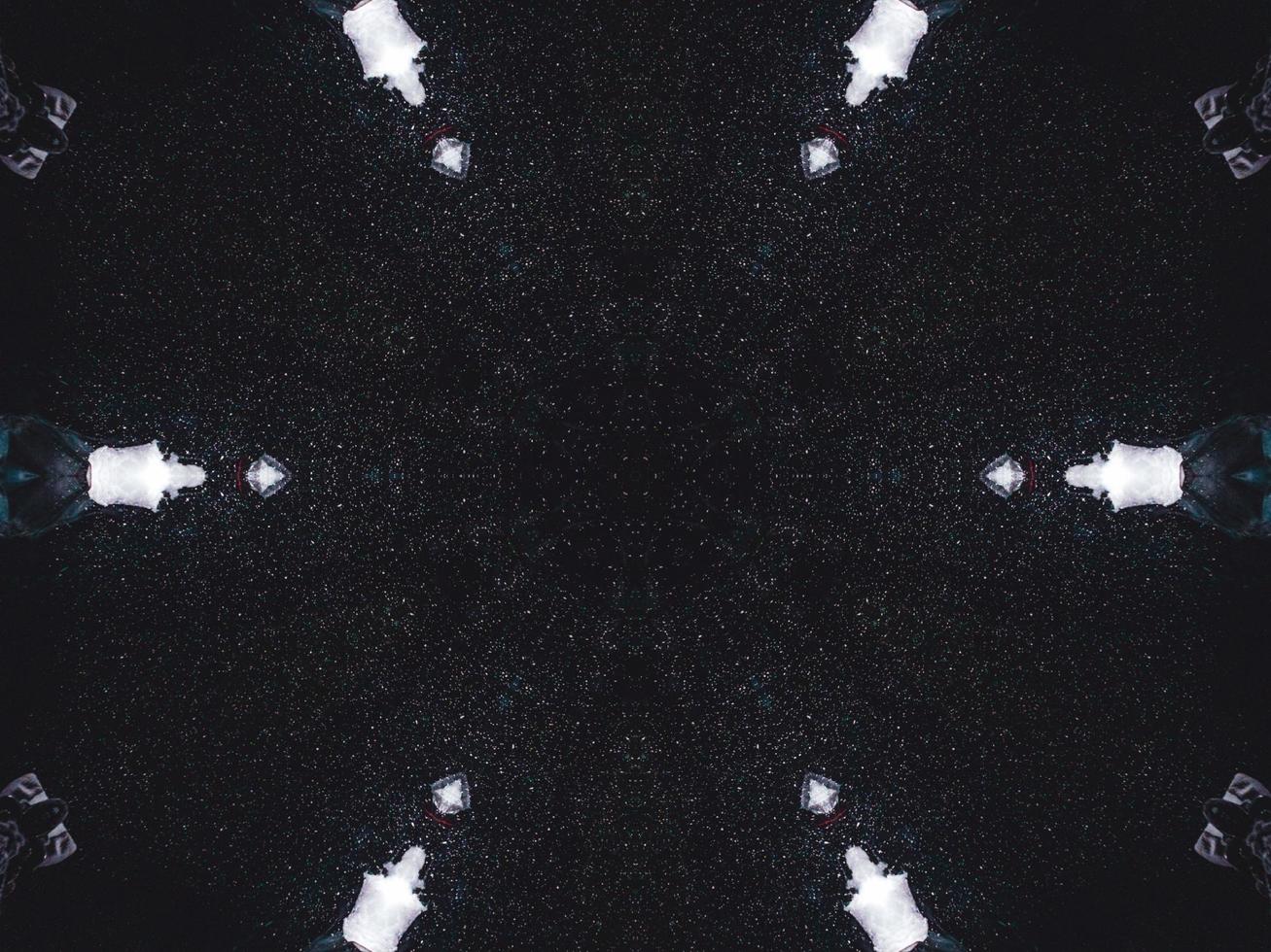 as vibrações góticas abstraem o fundo na cor azul escura e preta. padrão de caleidoscópio. foto grátis.
