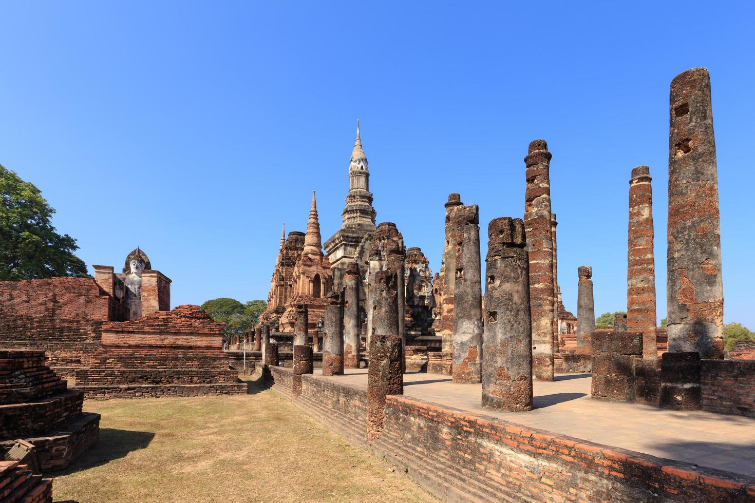 pagode em wat maha that, parque histórico de shukhothai, tailândia foto