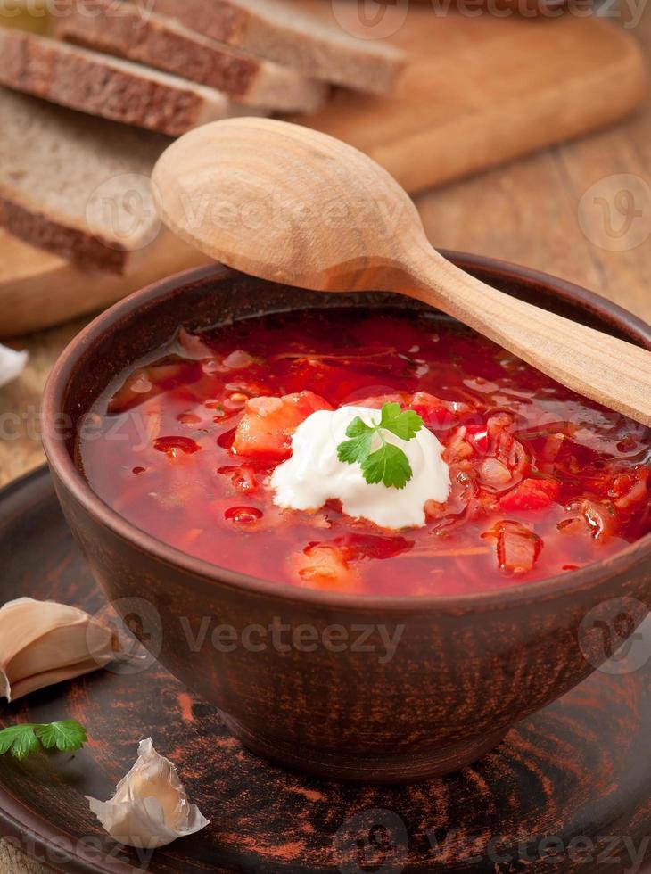 closeup de sopa de beterraba sopa ucraniana e russa nacional vermelho foto