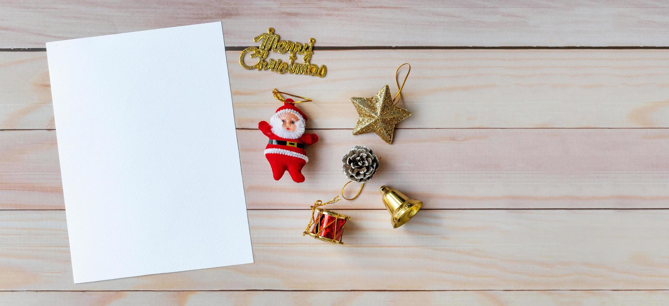 cartão de natal vazio e decoração de natal. natal e feliz ano novo conceito foto