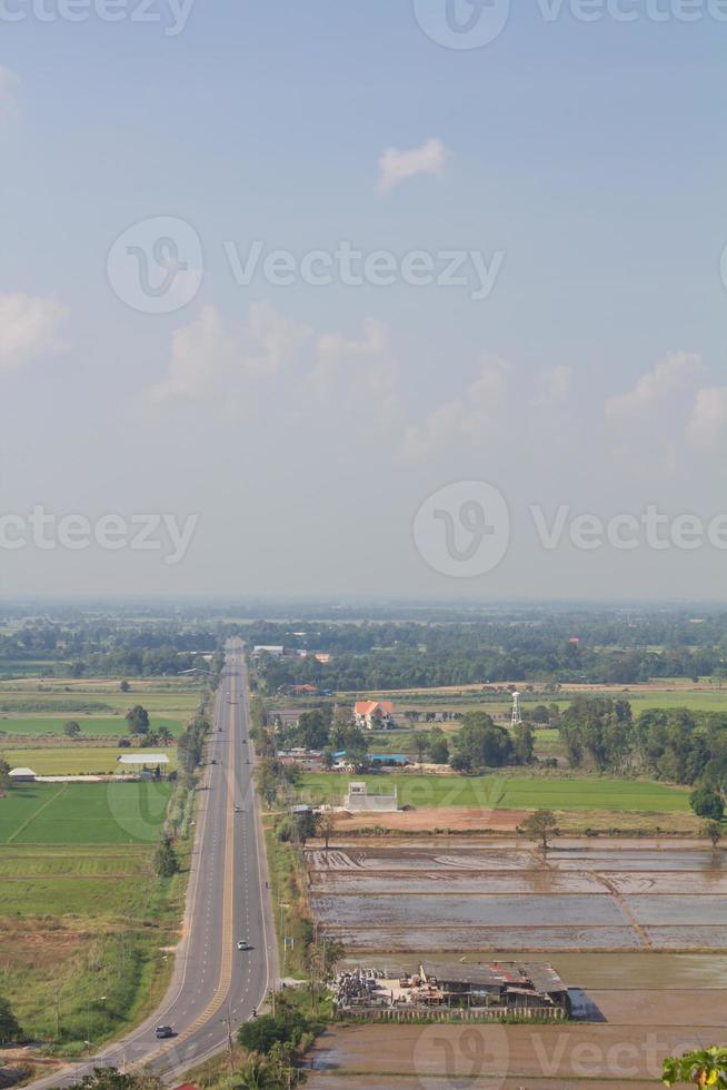 vista da estrada na tailândia rural. foto