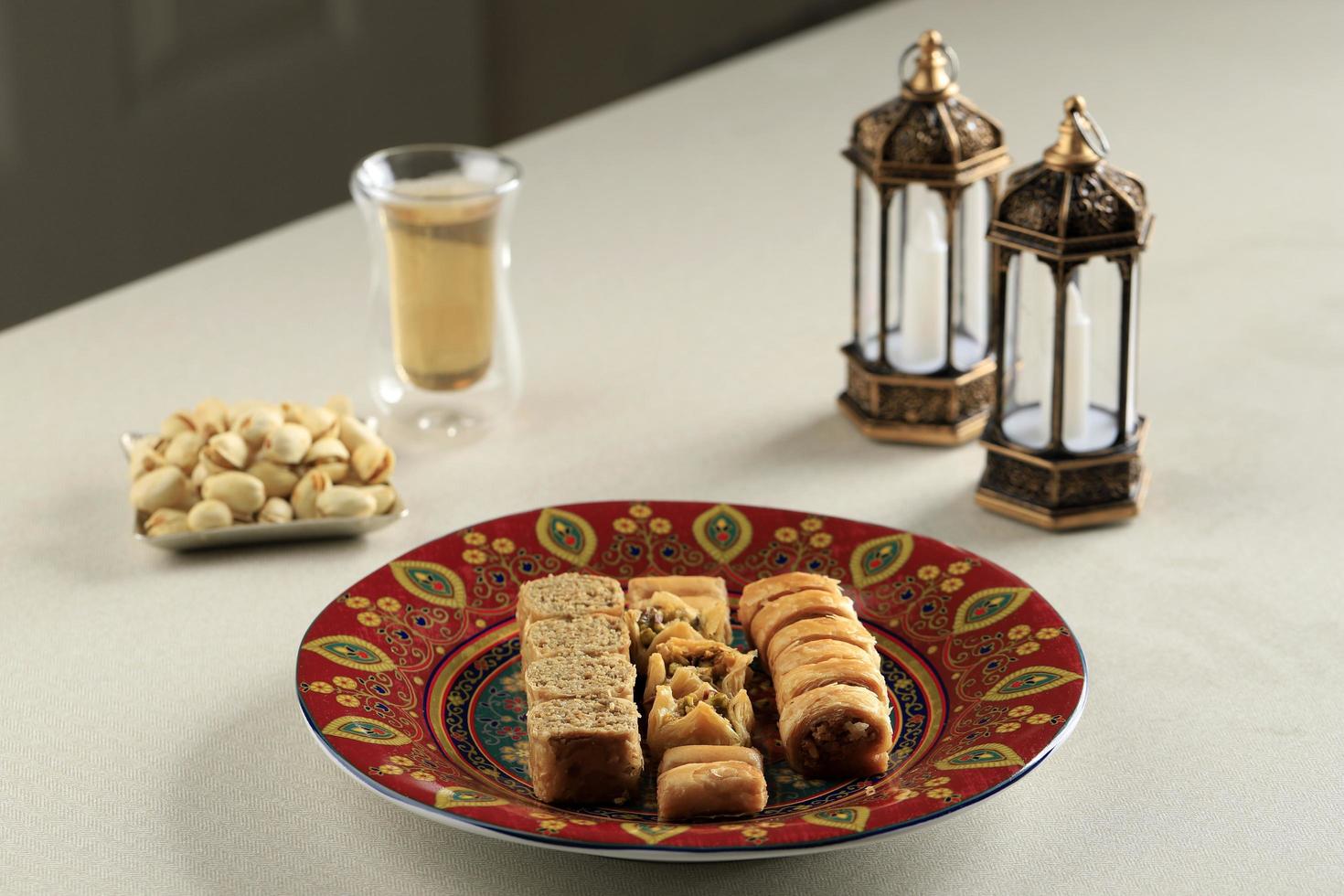 baklava tradicional turca, árabe e do oriente médio. foto