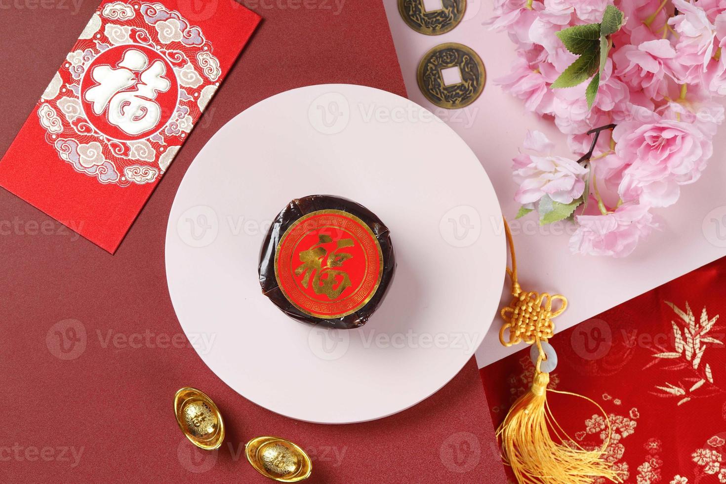 nian gao bolo de ano novo chinês com caráter chinês fu significa fortuna. foto