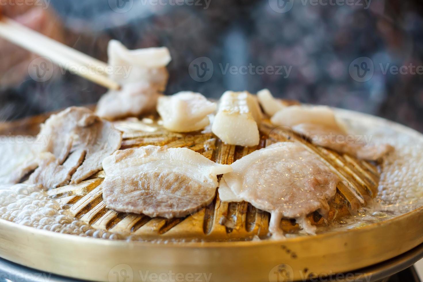 carne de porco grelhada de perto foto