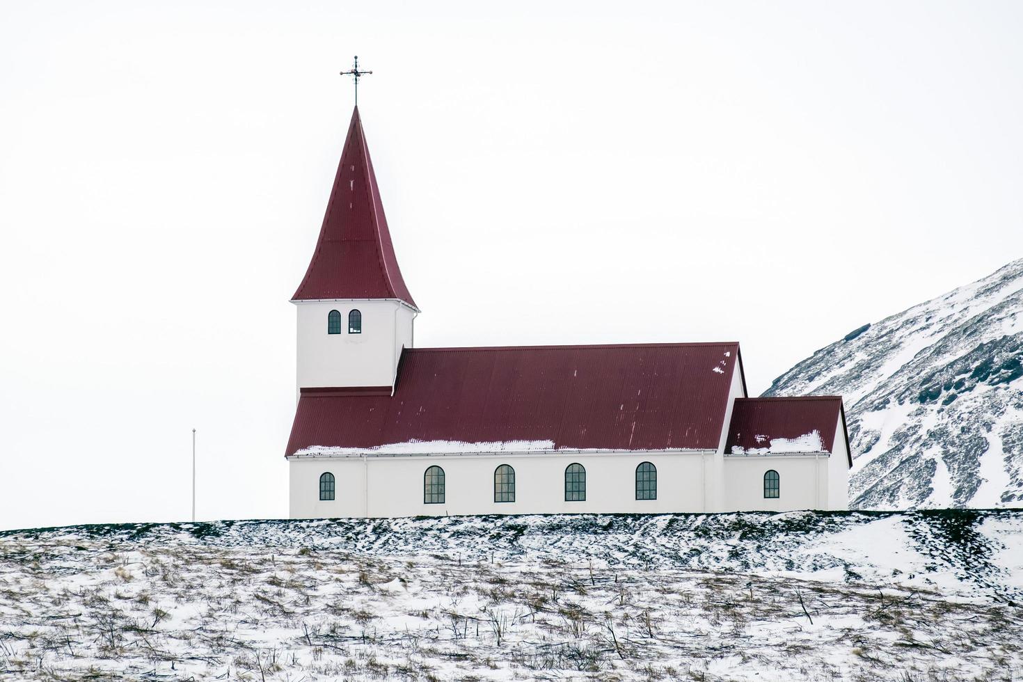 vik, islândia, 2016. vista da igreja foto