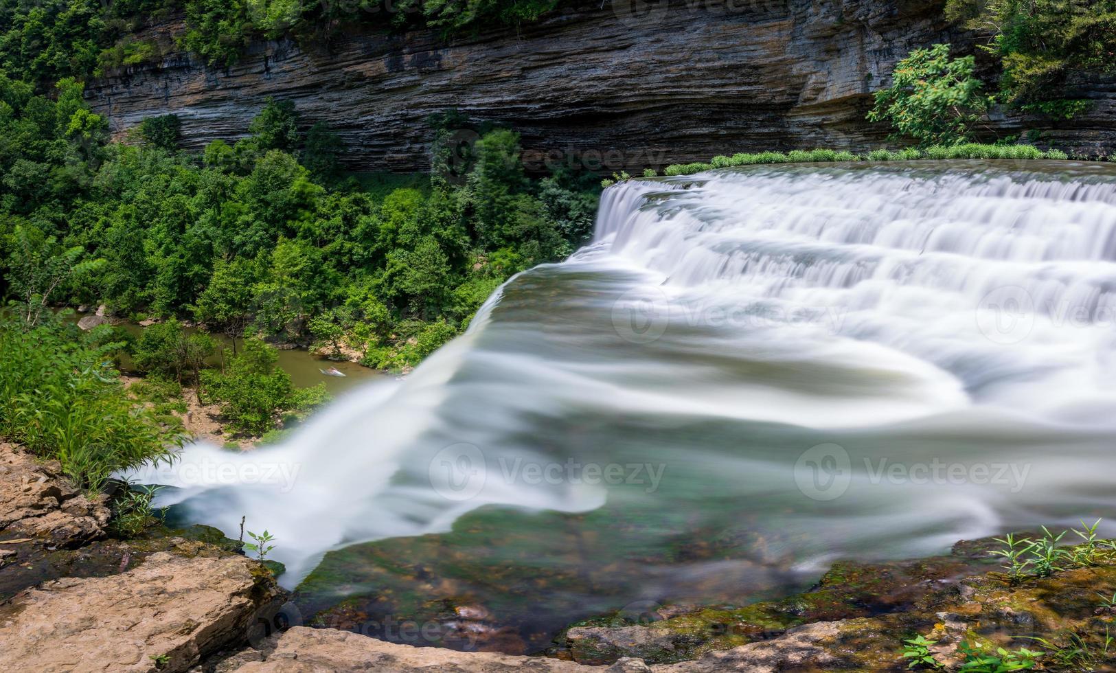 parque estadual de burgess falls no tennessee no verão foto