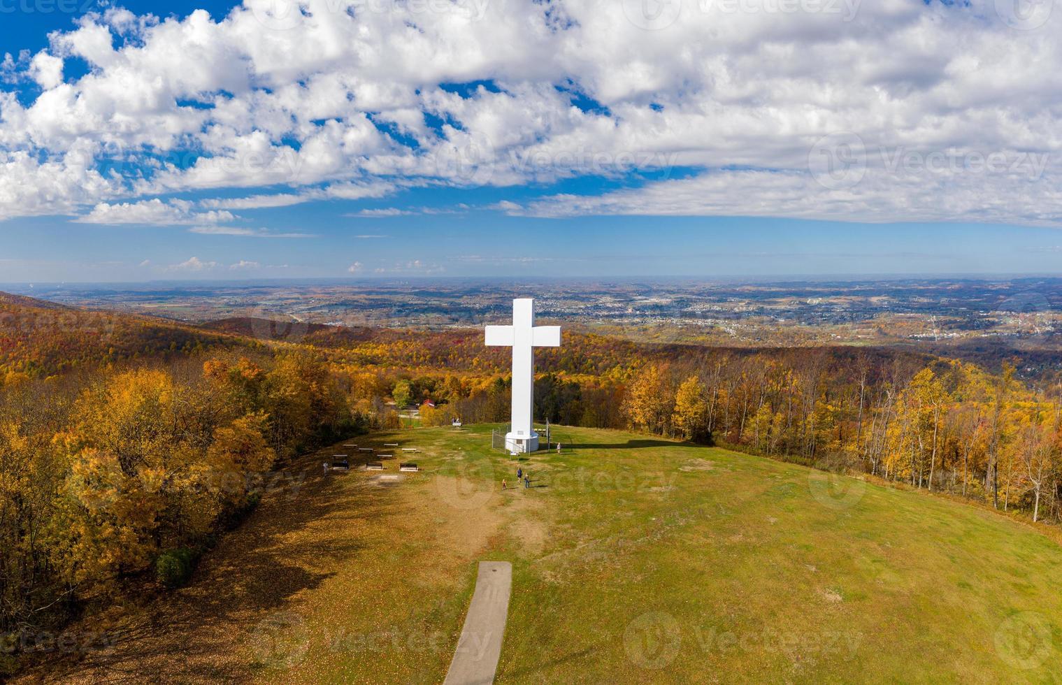 grande cruz de cristo em jumonville perto de uniontown, pensilvânia foto