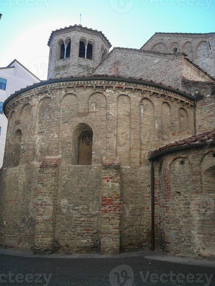 Basílica de São Pedro em Acqui Terme foto