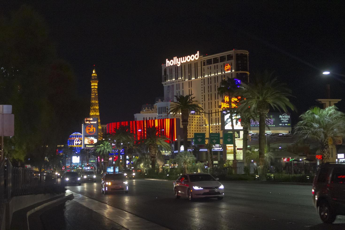 las vegas, nv, eua - 30 de agosto de 2017 pessoas andando na tira de las vegas. foto