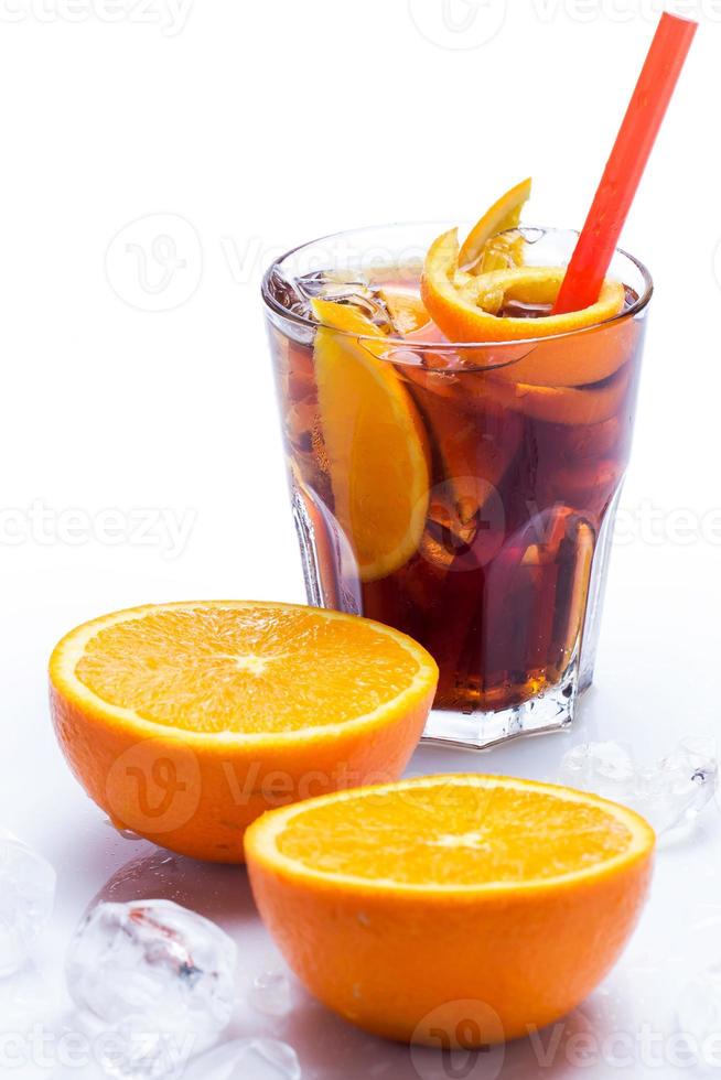 coquetel frio com frutas laranja foto