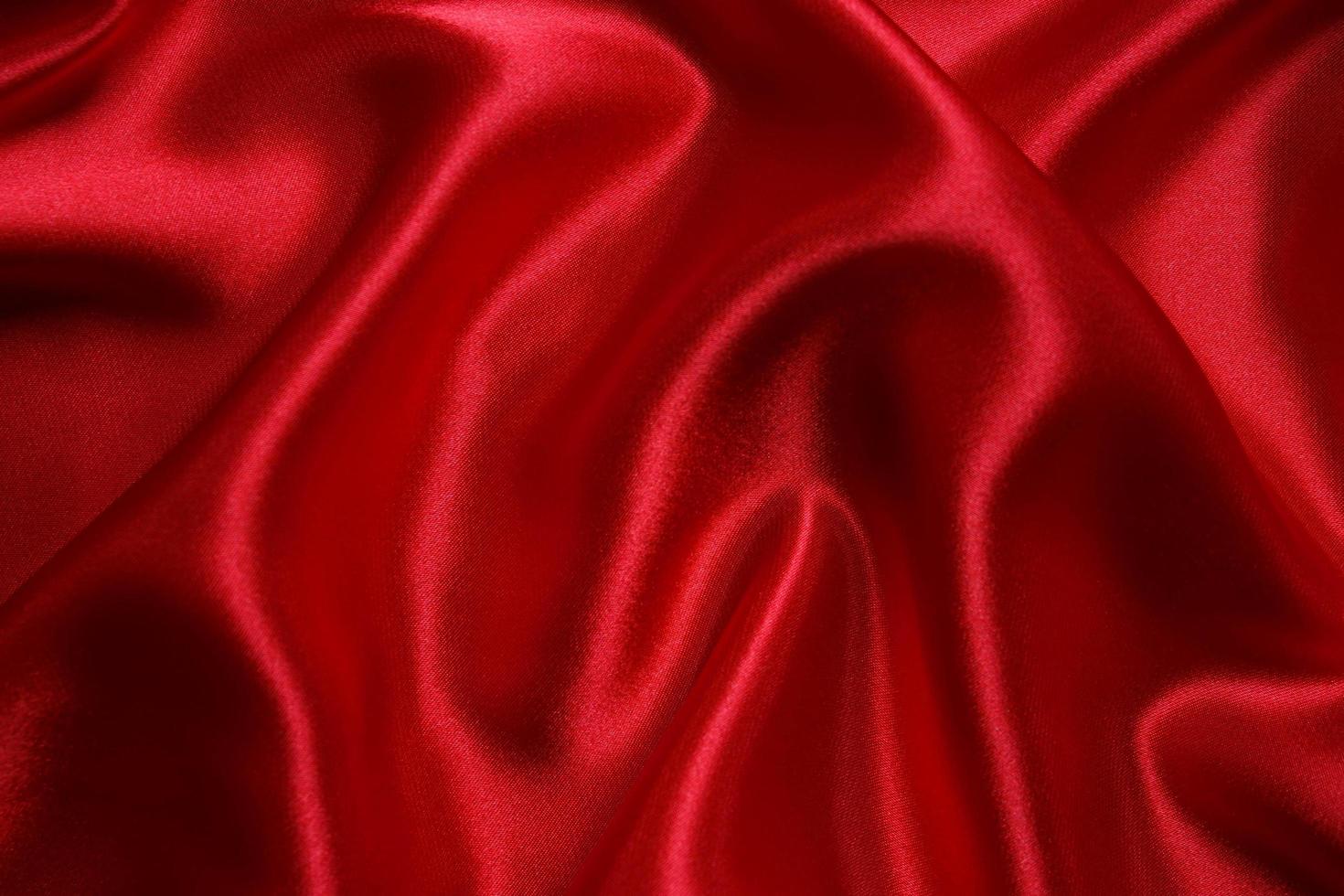 textura de fundo de ondas de pano vermelho. foto