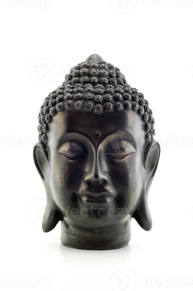 retrato de uma estátua de Buda isolada no fundo branco foto