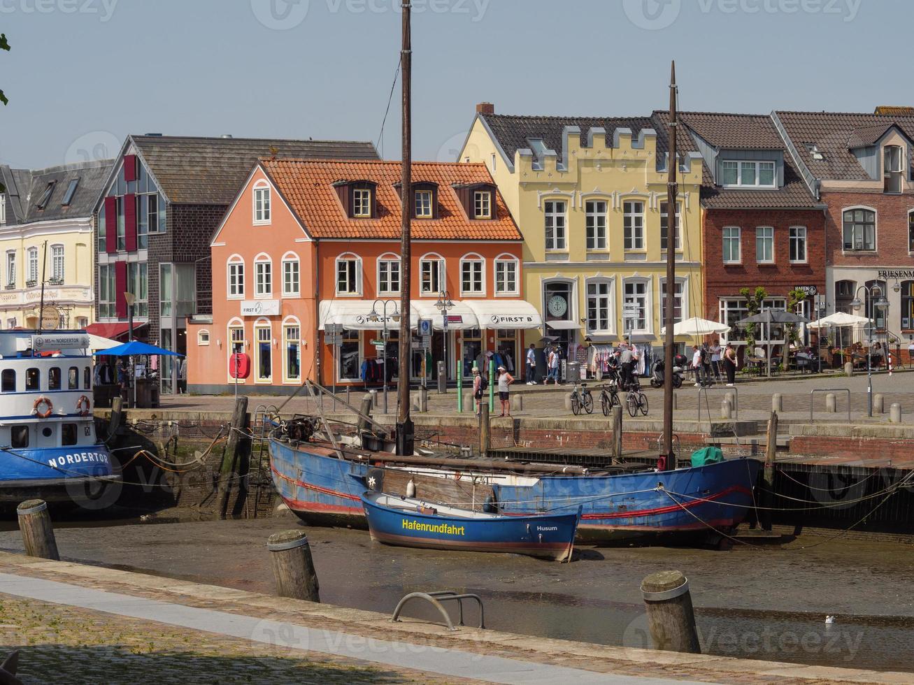 a cidade de husum no mar do norte foto