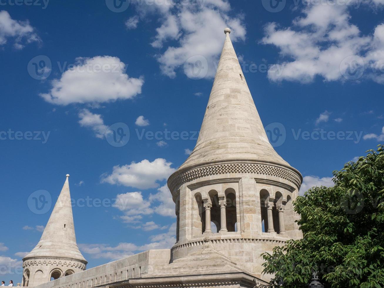 a cidade de budapeste na hungria foto