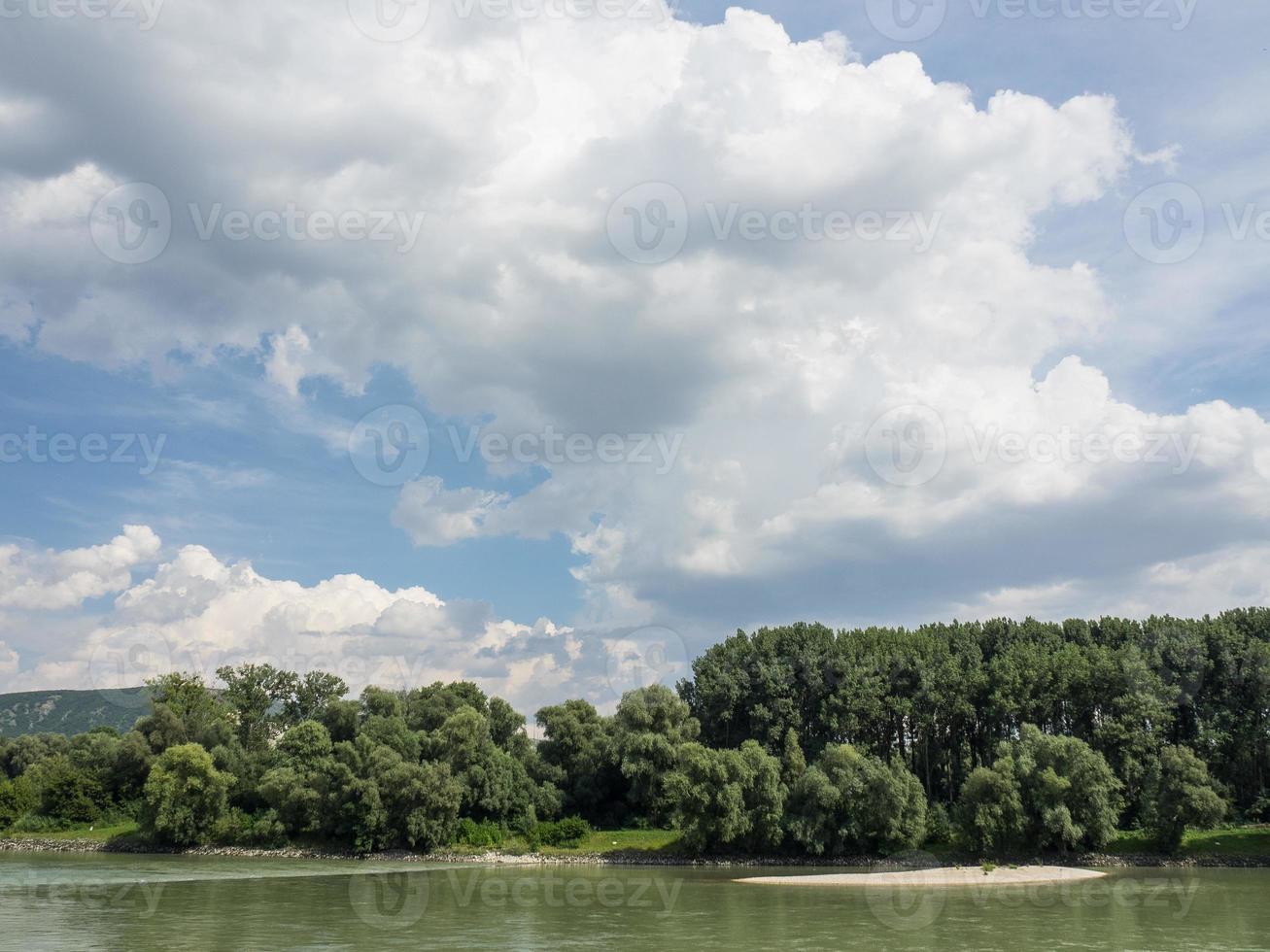 bratislava no rio danúbio foto