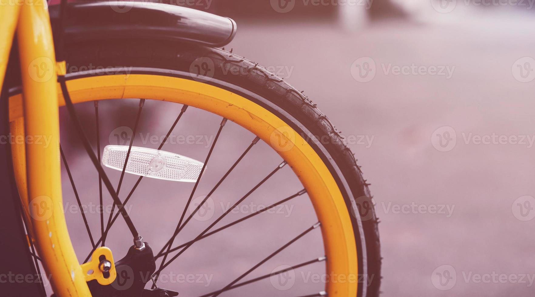 close-up de roda de bicicleta foto