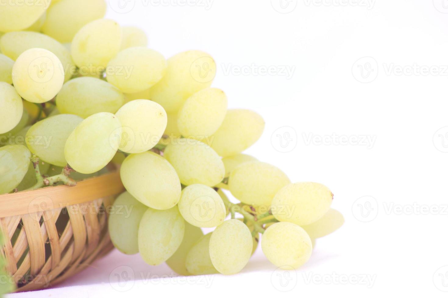 cacho de uvas brancas foto
