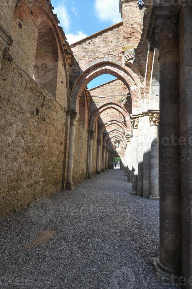 Ruínas da Abadia de São Galgano em Chiusdino foto