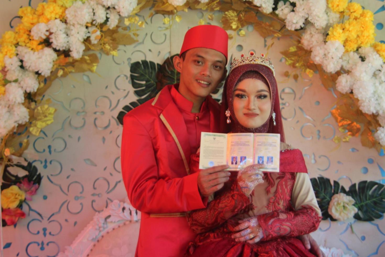 noiva muçulmana indonésia romântica foto