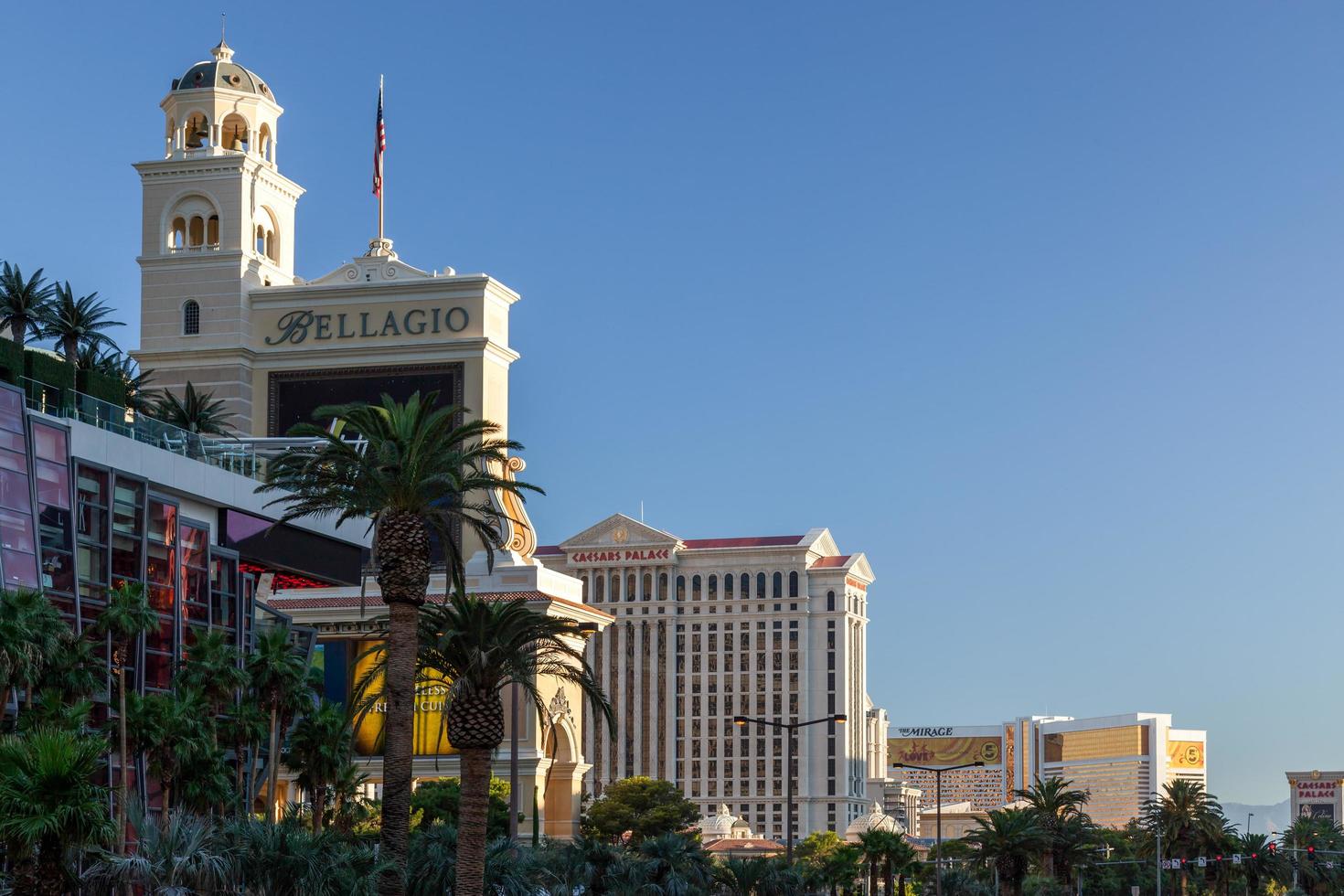 las vegas, nevada, eua, 2011. vista ao nascer do sol do bellagio e outros hotéis famosos foto