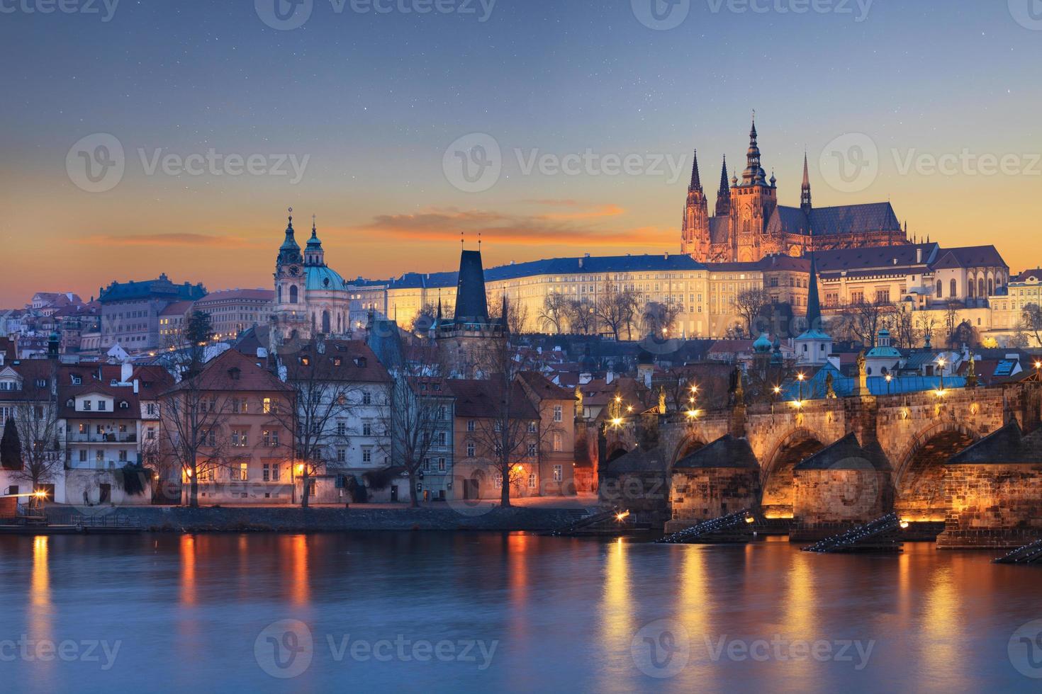 paisagem da ponte de charles em Praga foto