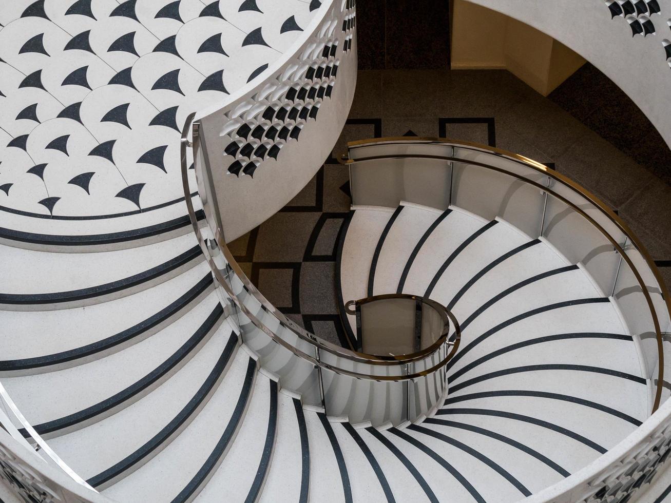 londres, reino unido, 2014. escada em espiral tate grã-bretanha foto