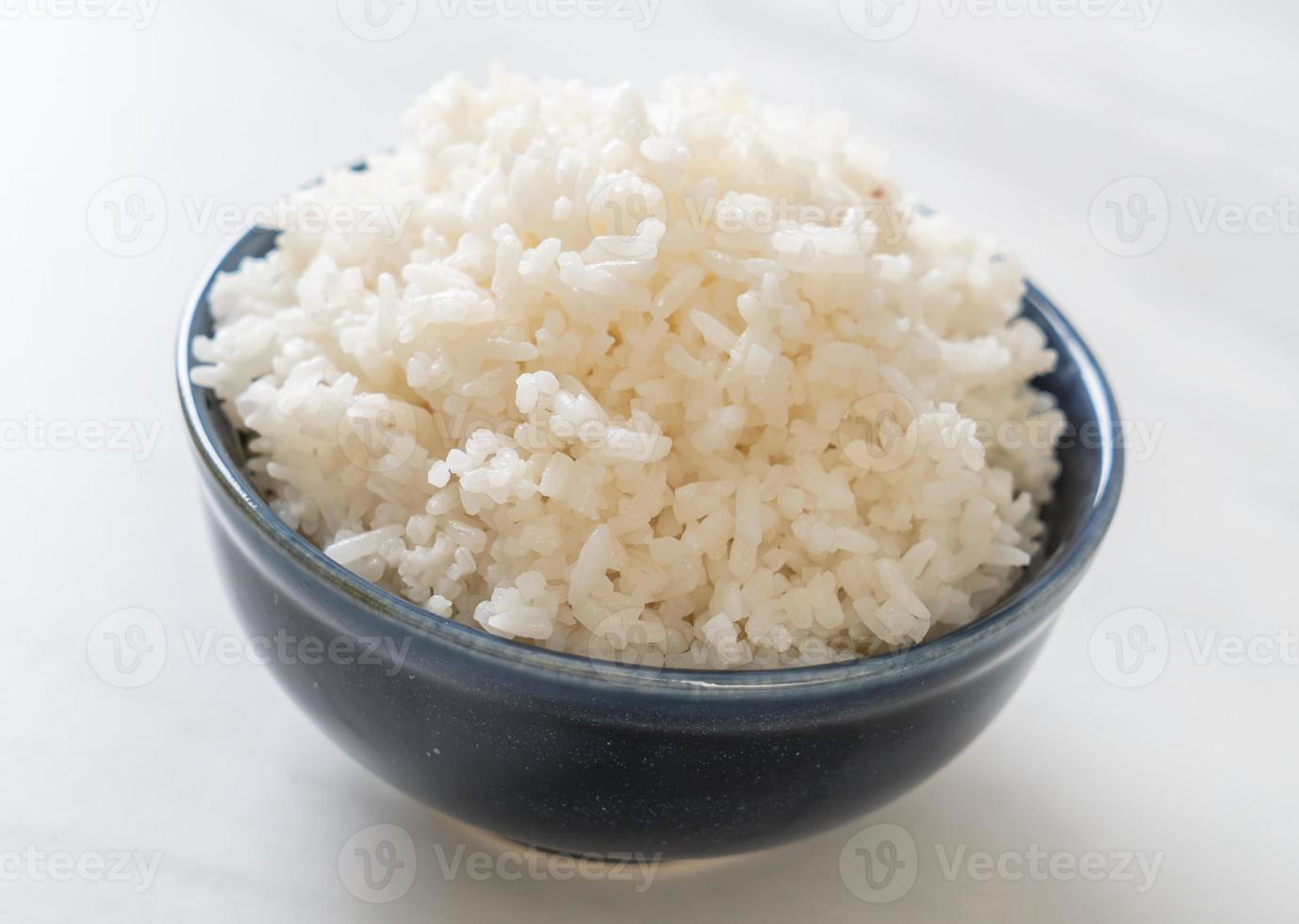 tigela de arroz branco cozido foto