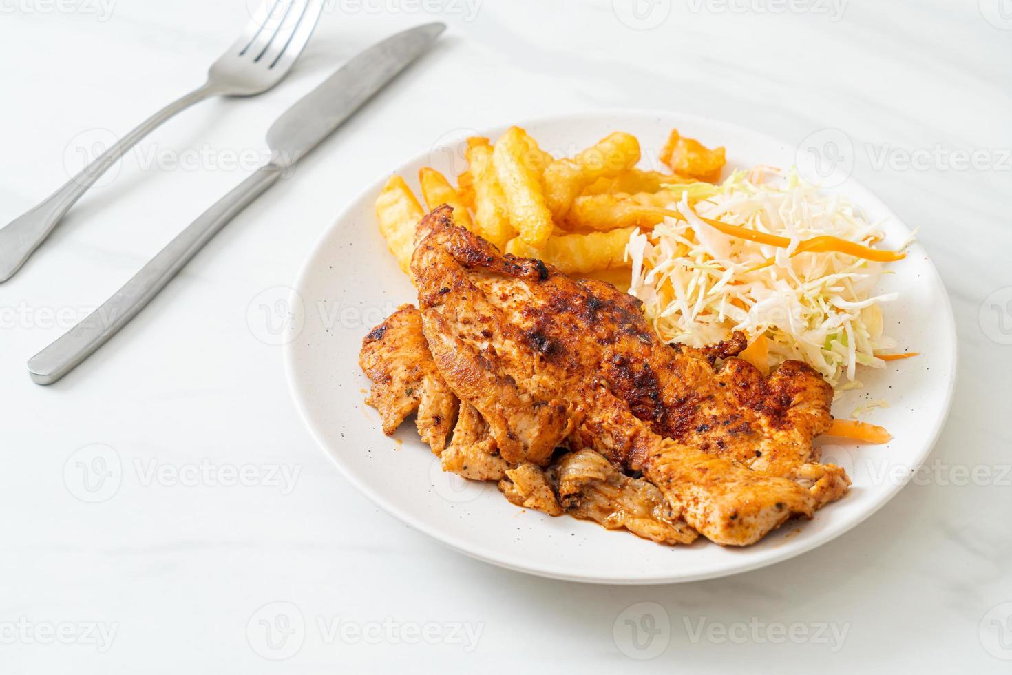 bife de frango assado na brasa foto