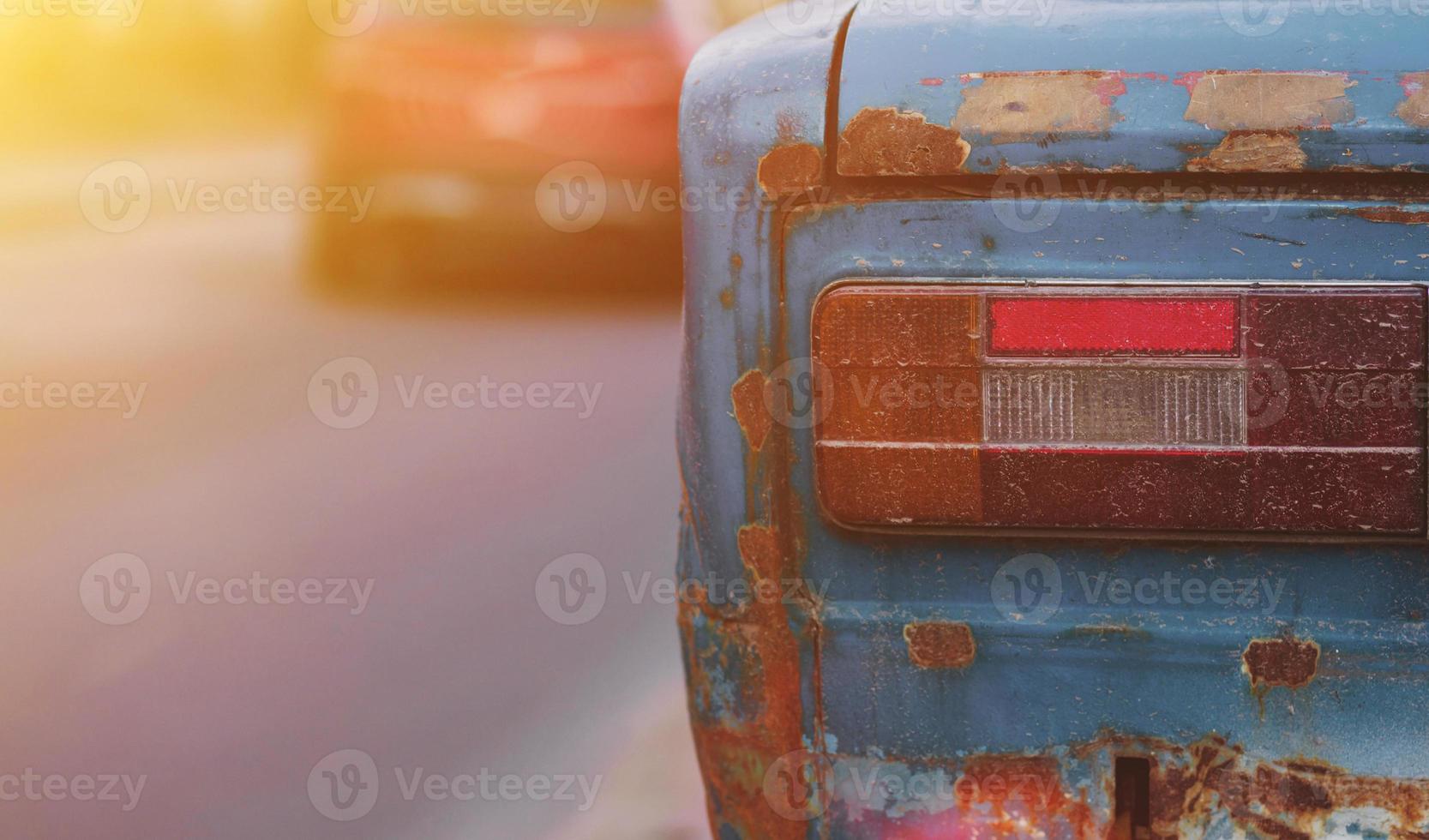 automóvel de carro velho enferrujado abandonado foto